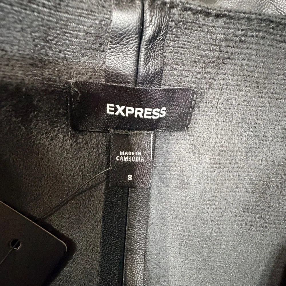 Express Black Faux Leather Mini Skort Side Slit Size 8 NEW 6884